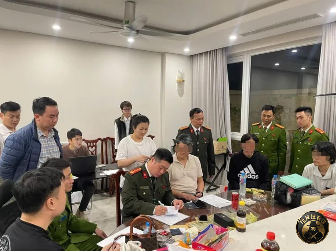 河内警方破获跨国电诈团伙:中日籍嫌疑人联手诈骗11亿盾 河内警方破获跨国电诈团伙:中日籍嫌疑人联手诈骗11亿盾