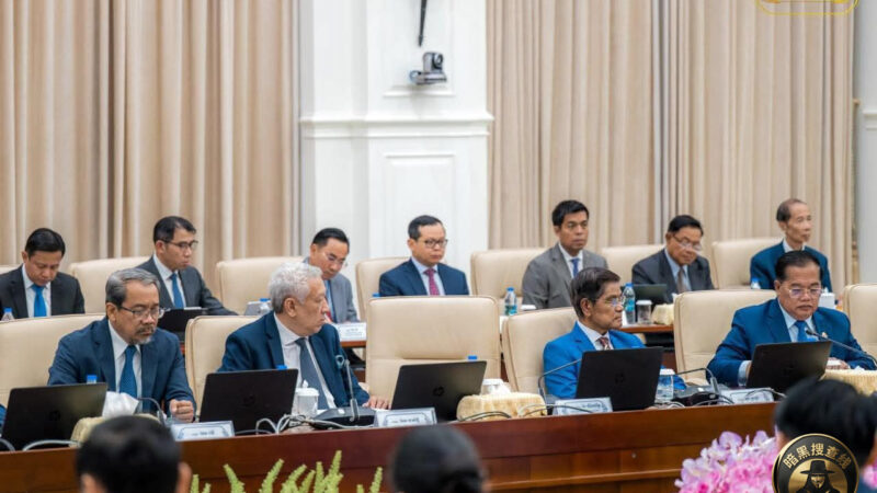 今天上午，柬埔寨召开内阁全体会议，讨论并通过以下议程：