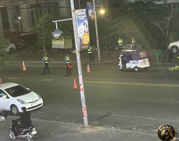 #群友反馈：

西港博莱后门开始查护照了，查违禁品，出门