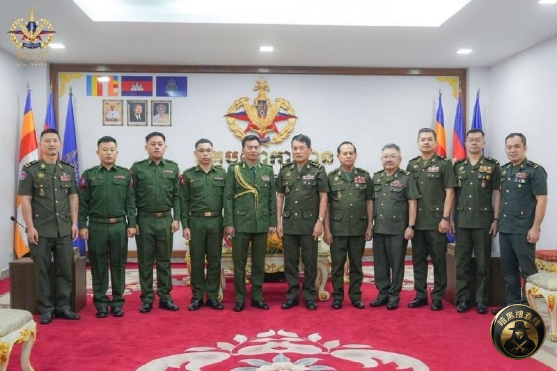 缅甸新任驻柬武官拜会柬军方 两国将深化军事安全合作
3 缅甸新任驻柬武官拜会柬军方 两国将深化军事安全合作
3