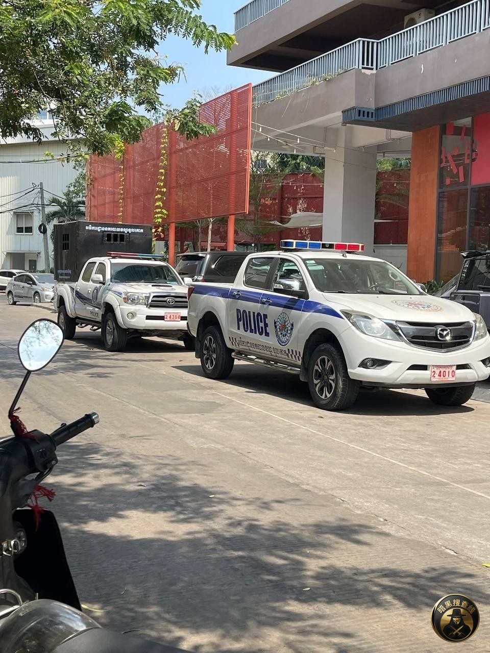 #金边突发:警方突袭了金边市吐谷区的一栋网络公司大楼,逮捕了 #金边突发:警方突袭了金边市吐谷区的一栋网络公司大楼,逮捕了