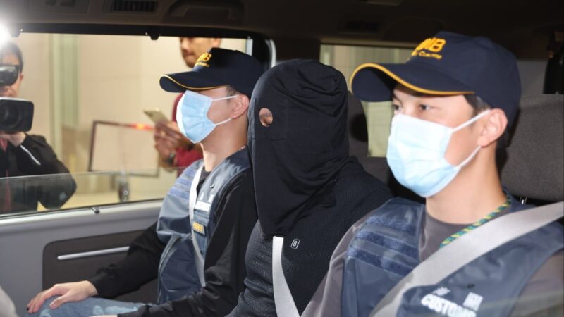 Hong Kong customs seizes HK.4 million worth of suspected drugs, arrests 2 men