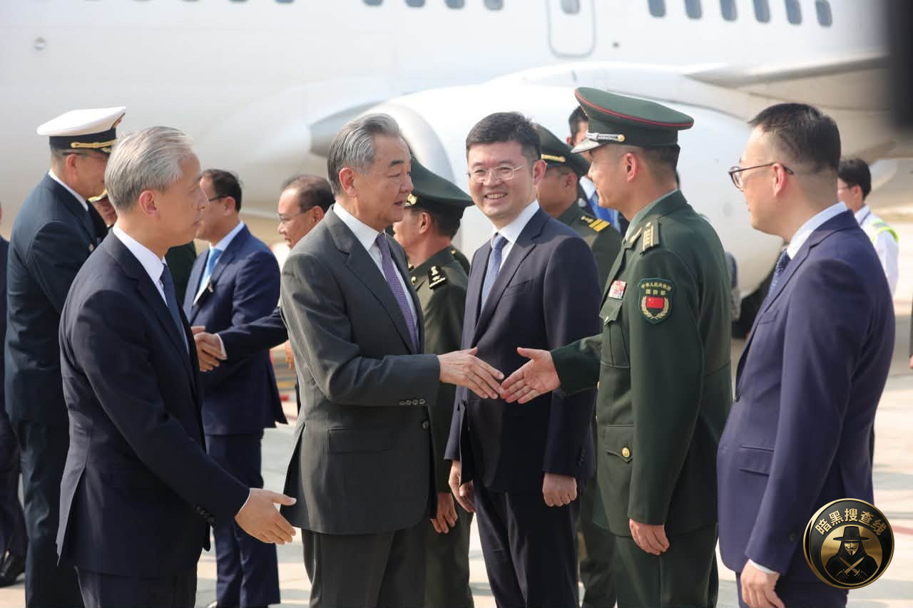 #柬埔寨新闻 中国外交部长王毅与中国国防部长董军抵达柬埔寨 #柬埔寨新闻 中国外交部长王毅与中国国防部长董军抵达柬埔寨