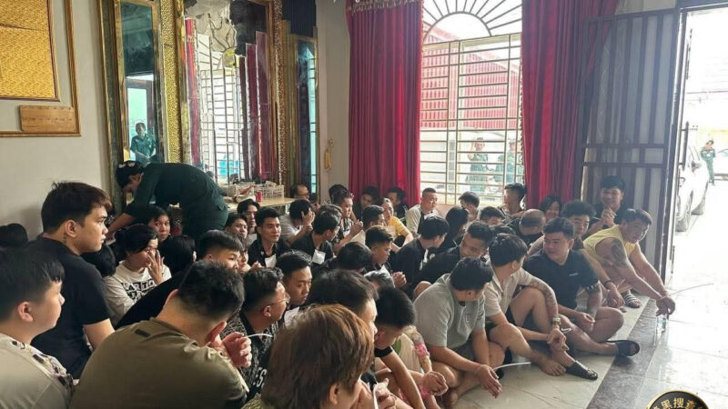 柬埔寨警方在木牌地区突击打击网络诈骗窝点 逮捕近百人