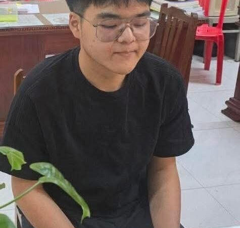 逃不掉的！马德望奔驰车撞死6人嫌犯，在父母陪同下投案