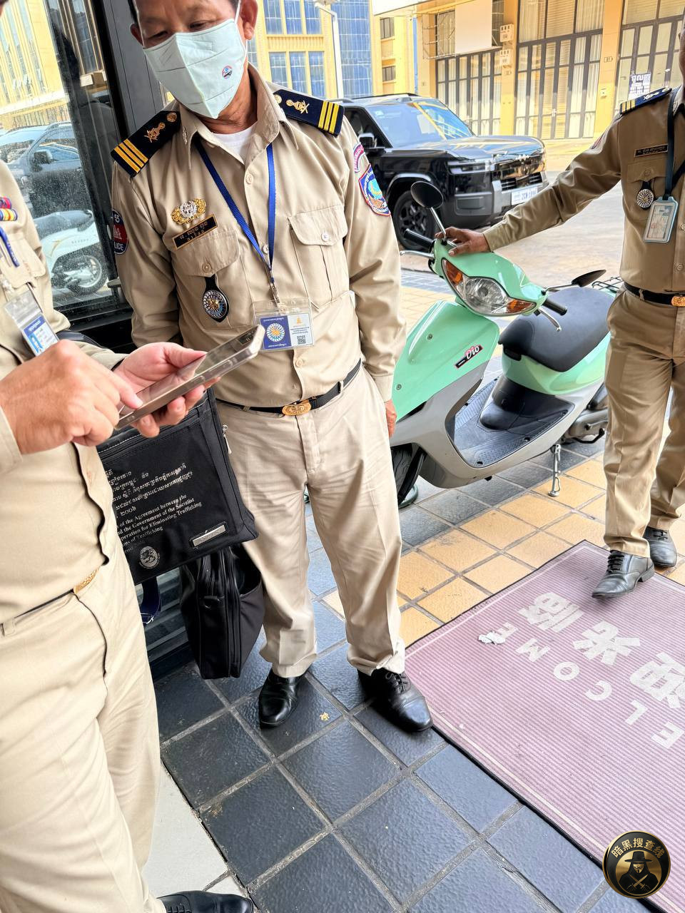 网友投稿：

🇰🇭金边“永旺二”中国超市背后宪兵在查商户