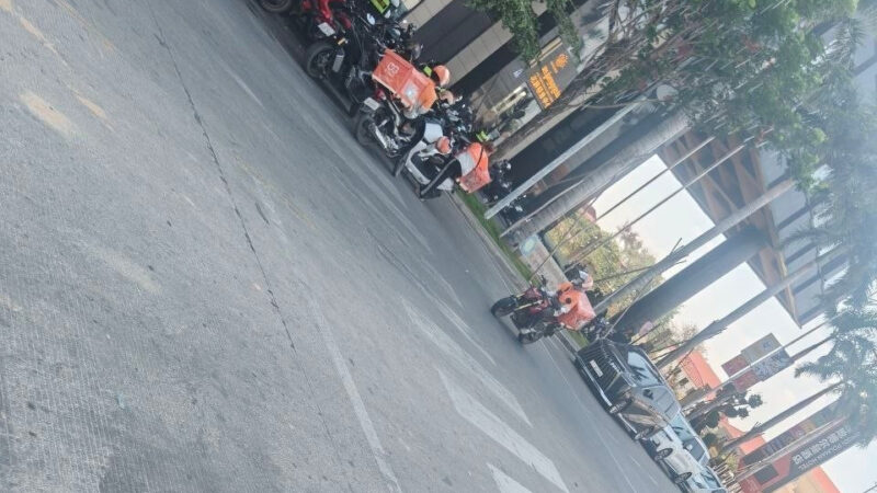 #群友反馈：刚刚永旺二径地普尔曼，楼下几十号宪兵，在里面的兄