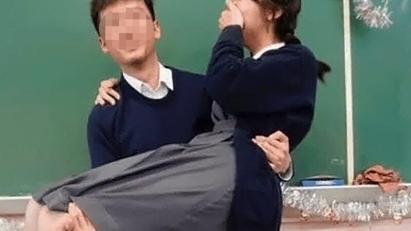 Education Bureau took action after teacher carried female student like bride