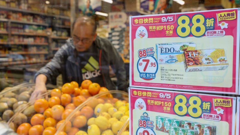 Small grocers’ neighbourhood links can help them beat price war, experts say