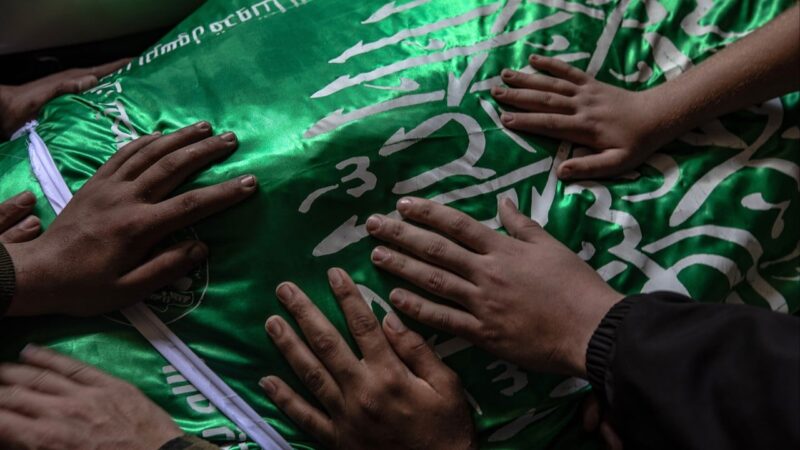 Gaza: Israel kills Hamas leader as deaths mount despite ceasefire