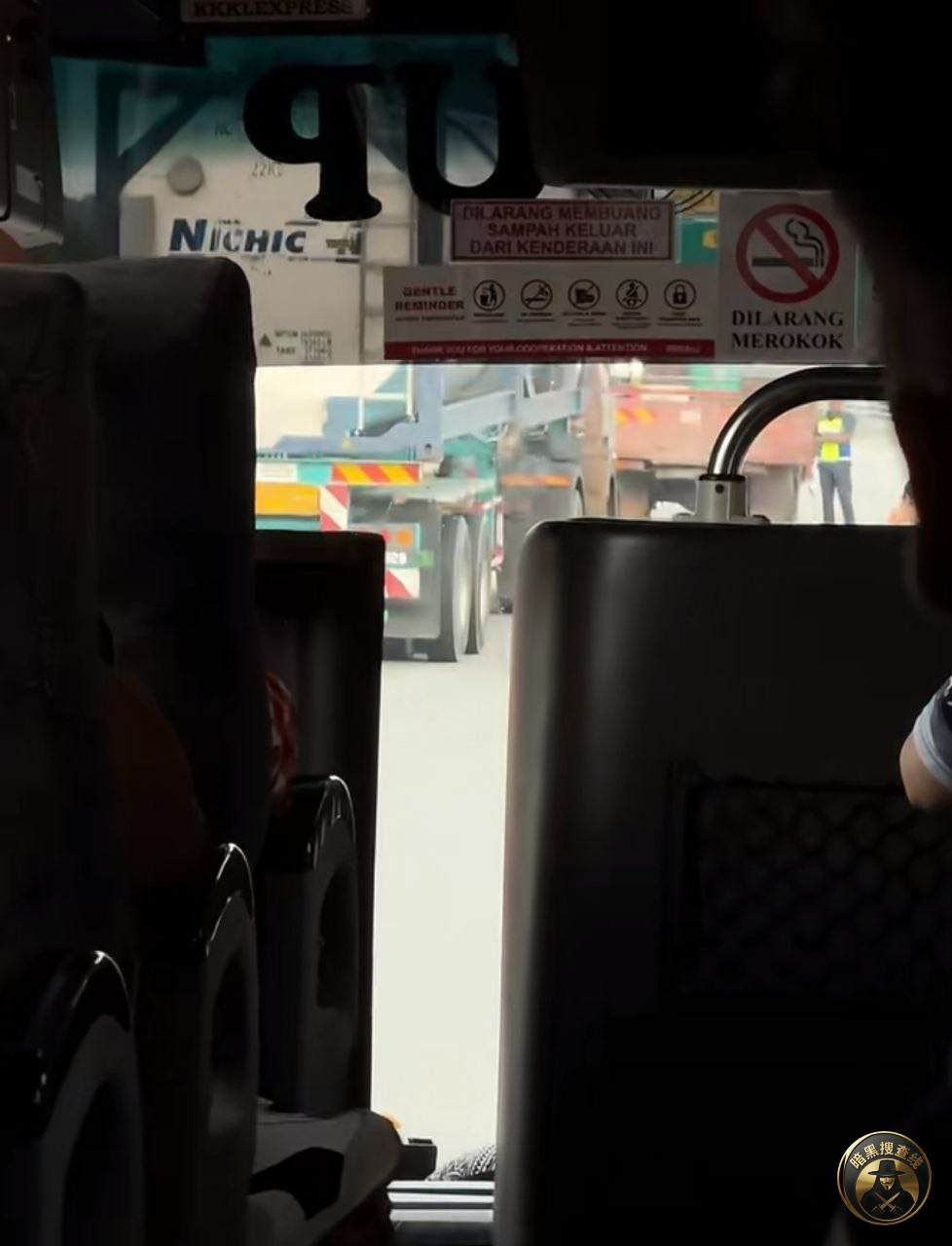 #群友投稿:马来西亚吉隆坡现在整天疯了一样查车,大巴车都要拦 #群友投稿:马来西亚吉隆坡现在整天疯了一样查车,大巴车都要拦