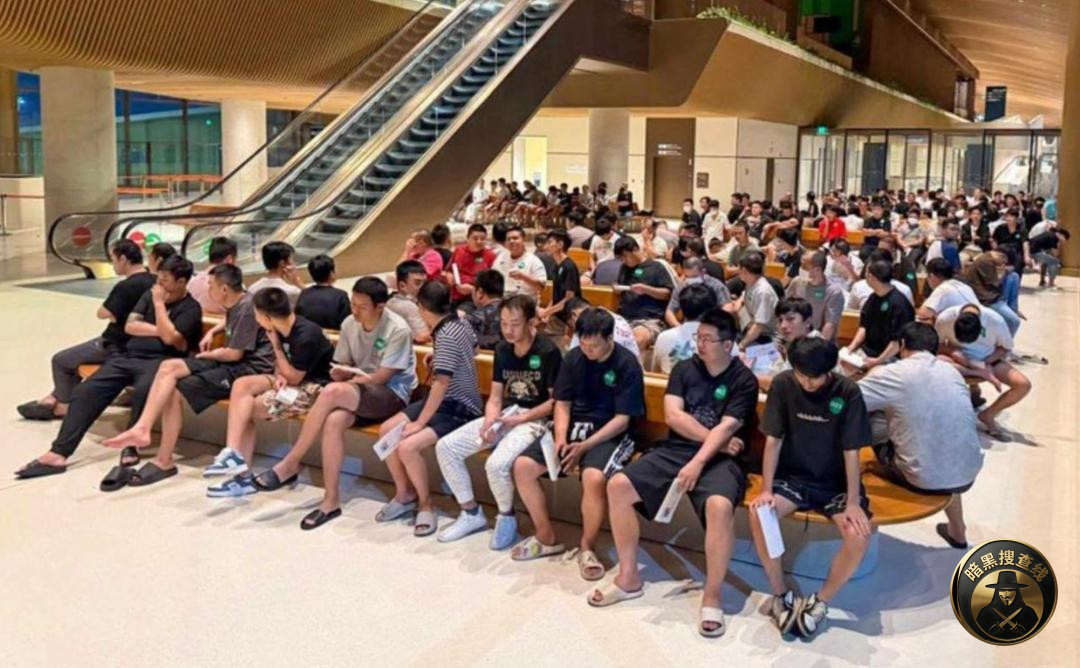 柬埔寨已赶走37万人
自柬埔寨掀起此轮史无前例的打诈行 柬埔寨已赶走37万人
自柬埔寨掀起此轮史无前例的打诈行