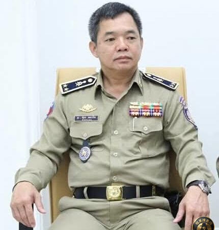 打击电诈不力？
柬埔寨两名二星警官被降为一星！

根据
