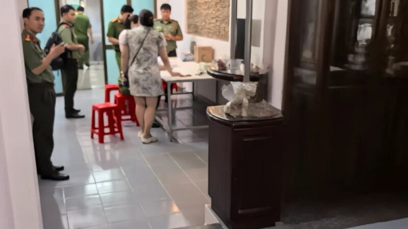 #群友投稿：据说越南最近严查，推推们一定要注意！

刚才