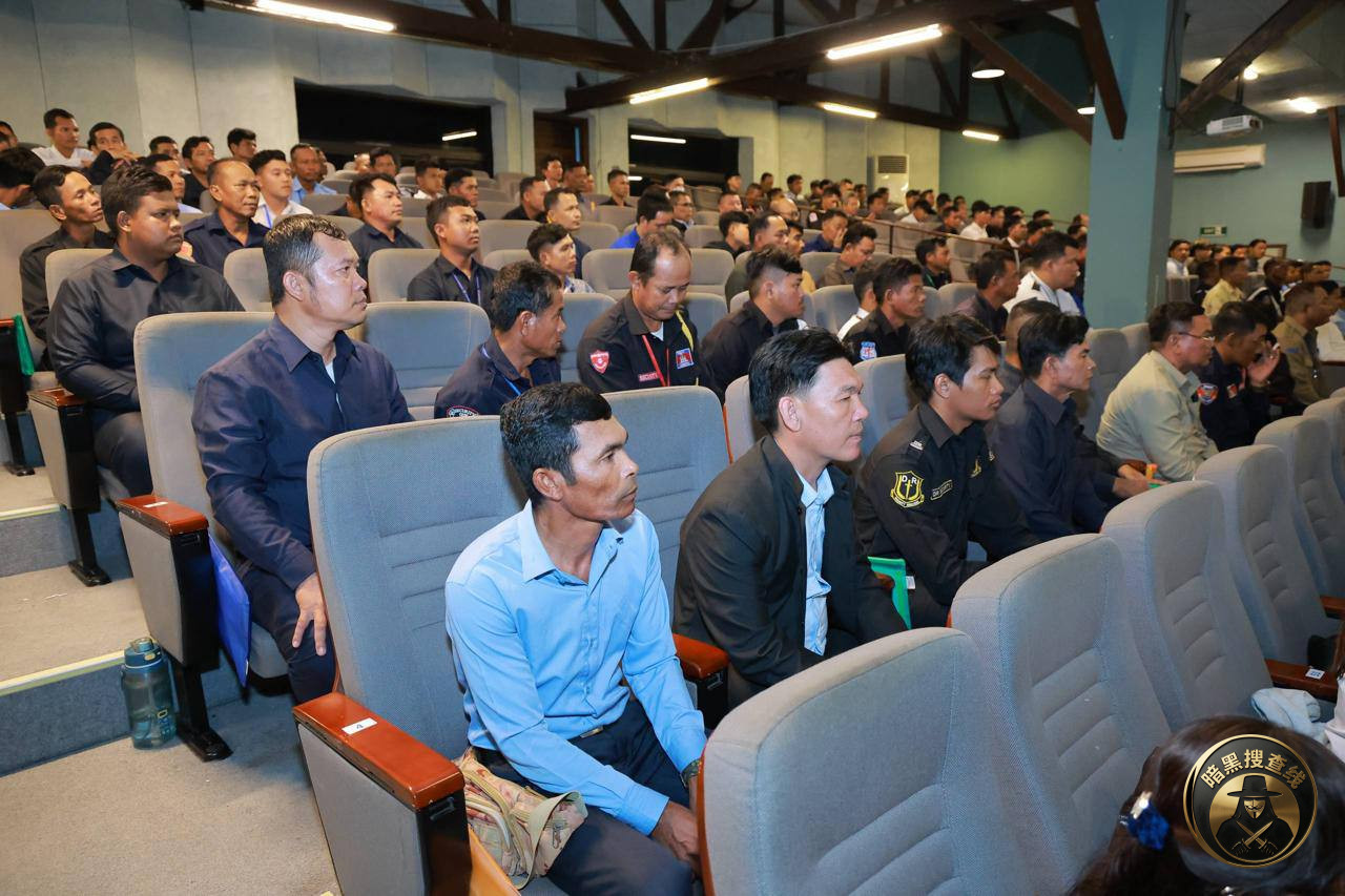 柬警方要求私营保安人员积极举报网络诈骗
今天下午,柬埔 柬警方要求私营保安人员积极举报网络诈骗
今天下午,柬埔