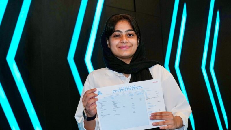 How ethnic minority students overcame language barriers to score high on DSE exams