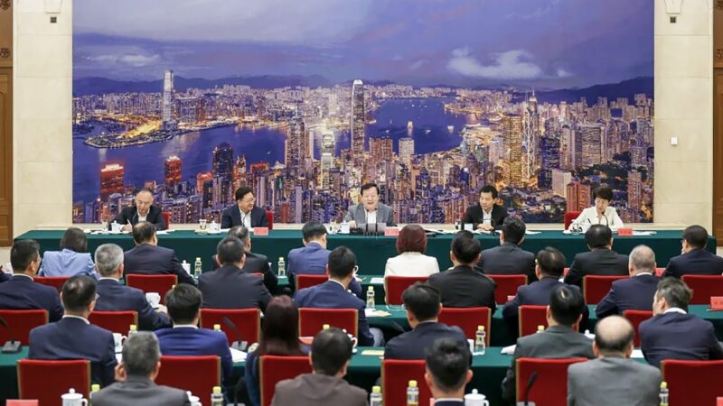 Xia Baolong urges lawmakers to ‘assume a greater role’ in helping Hong Kong leader