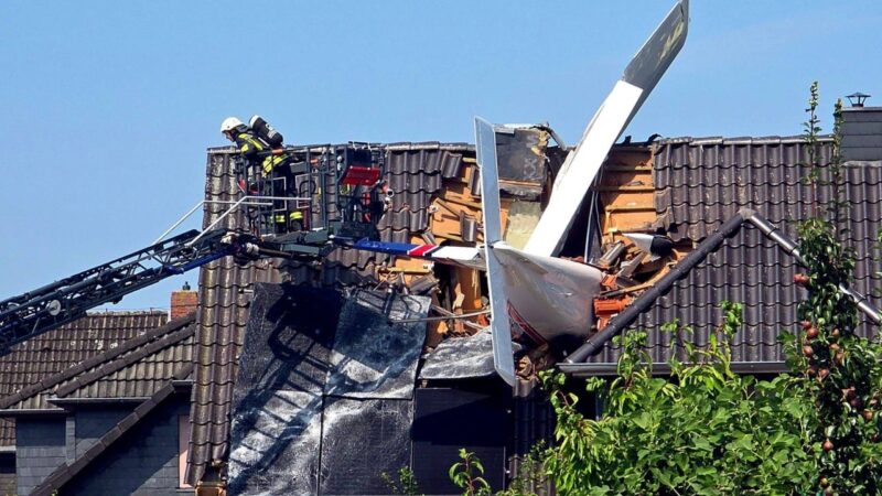 1 dead after small plane crashes into house in Germany