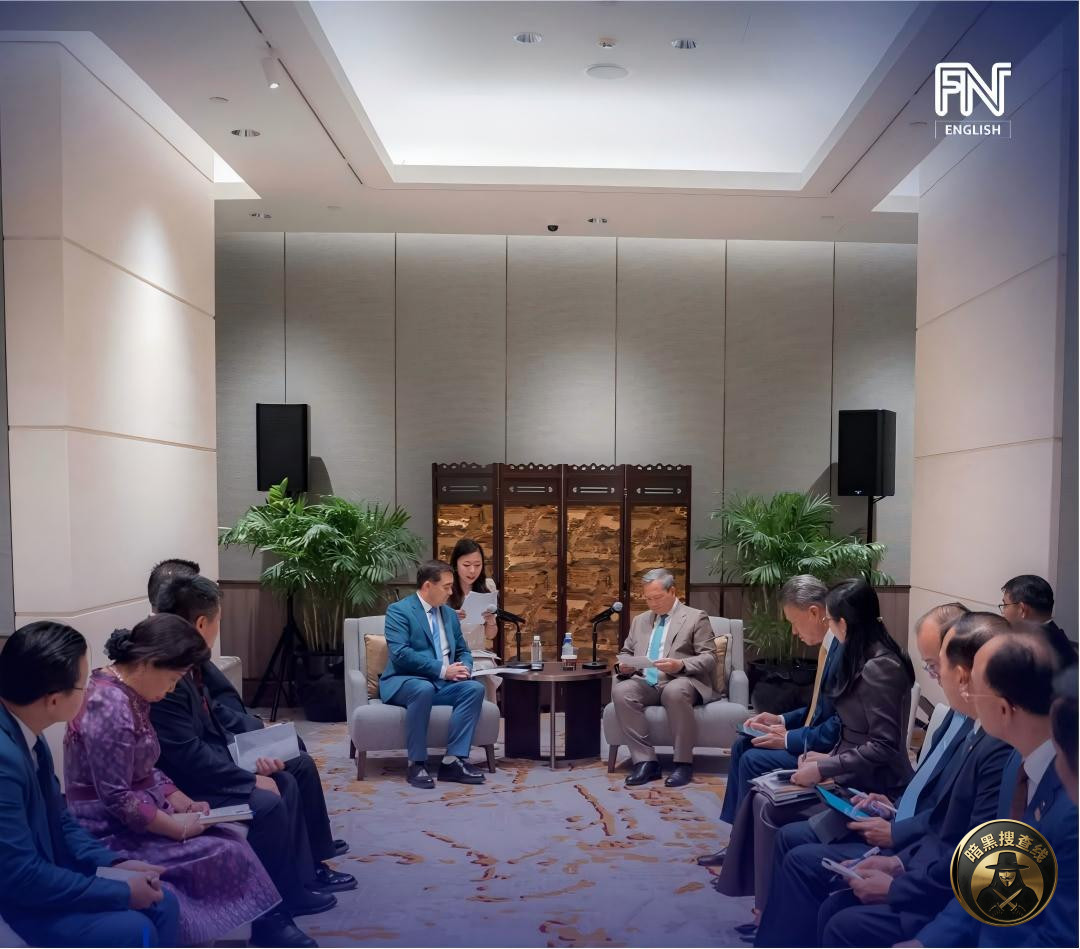 中企拟在柬投建AI算力中心
近日,柬埔寨首相洪玛奈会见 中企拟在柬投建AI算力中心
近日,柬埔寨首相洪玛奈会见