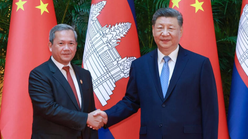习近平在上海会见柬埔寨总理洪玛奈

今天，中国国家主席习