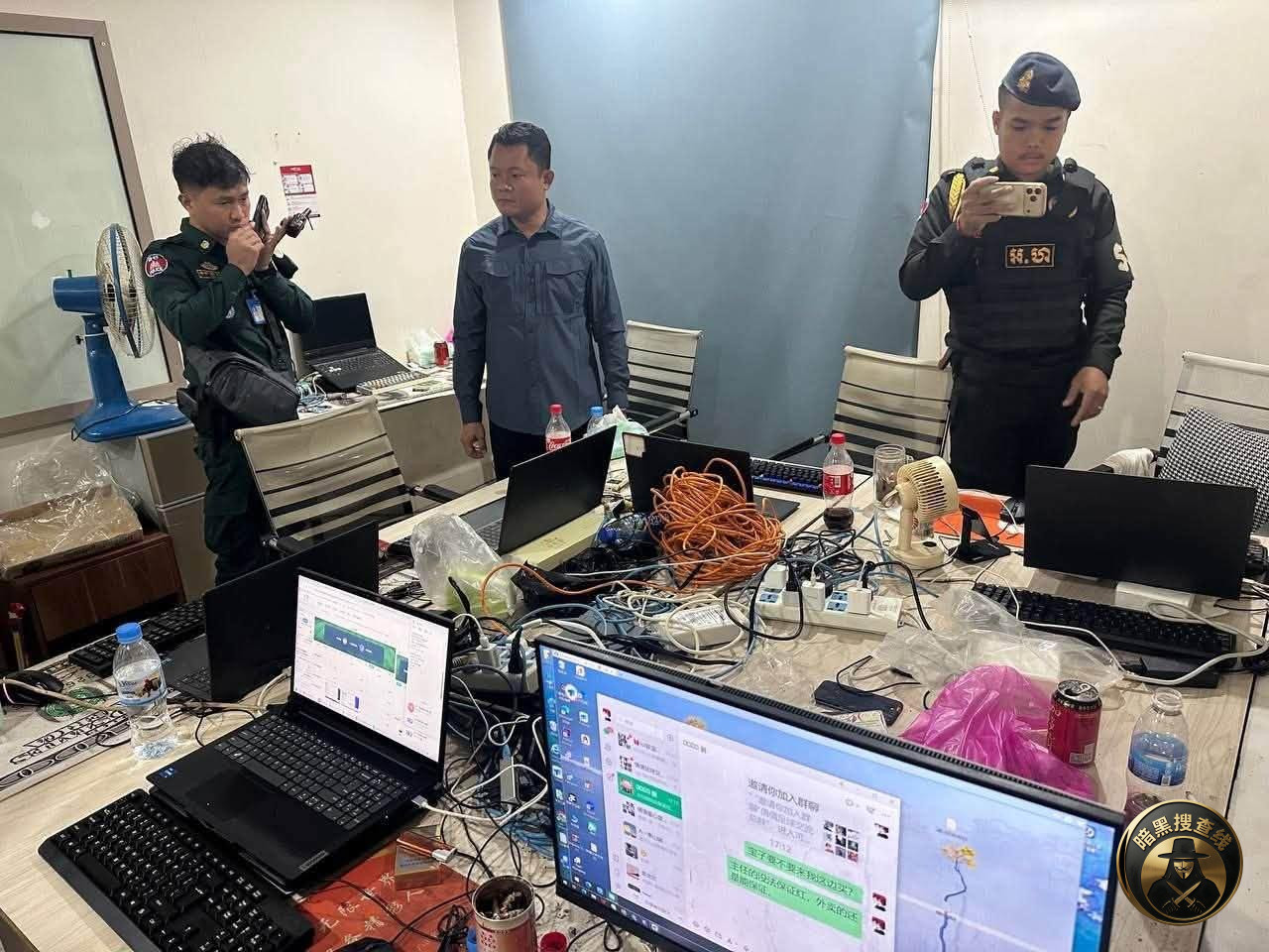 西港查获一诈骗窝点 逮捕7名中国籍嫌疑人
昨天,西港市 西港查获一诈骗窝点 逮捕7名中国籍嫌疑人
昨天,西港市