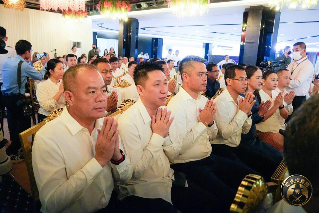 苏速卡到西港
今天上午,柬埔寨副总理兼内政部长苏速卡与 苏速卡到西港
今天上午,柬埔寨副总理兼内政部长苏速卡与