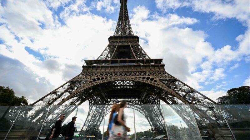 Eiffel Tower chief out over removal of women staff for Hindu group’s visit
