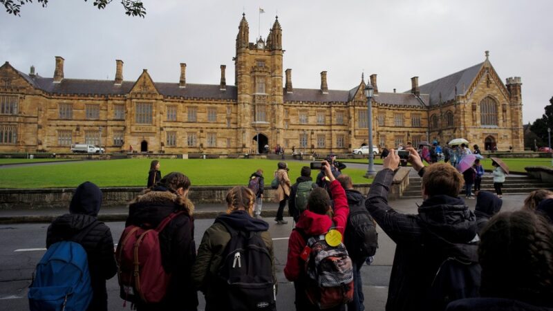 Australia to exempt Vietnamese students from ban on bringing family members