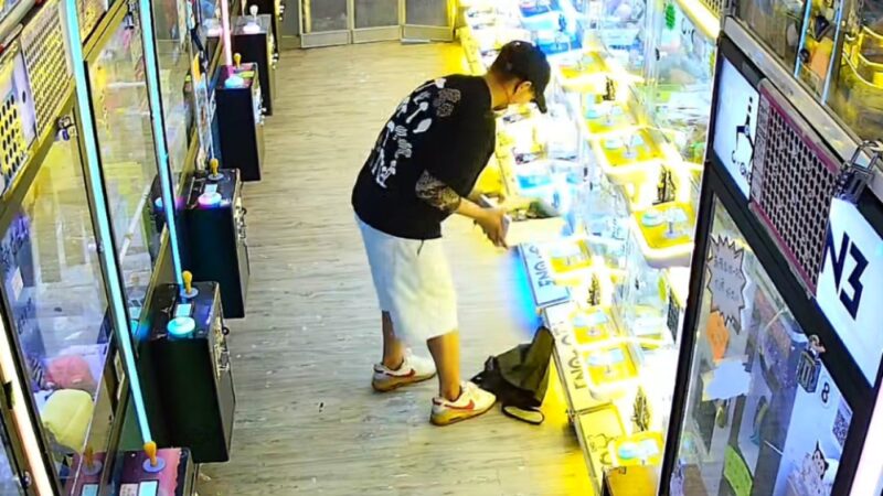 Hong Kong police hunt for man who stole HK,000 from claw machines using key