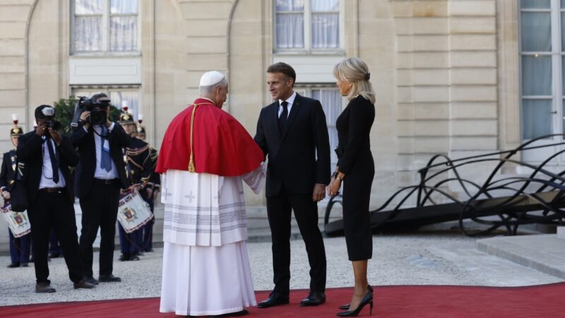 In Paris, Pope warns against losing humanity in ‘paradise of machines’