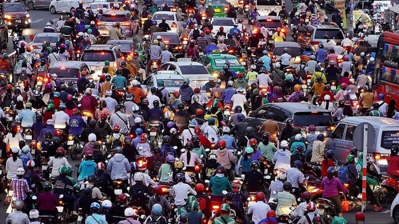 Ho Chi Minh City rules out gasoline vehicle ban, bets on free buses and EV incentives instead