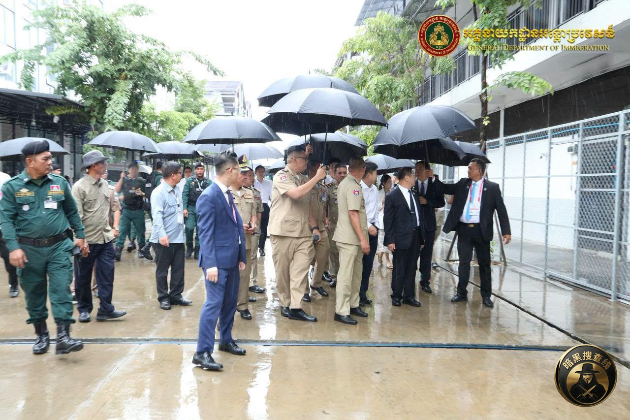 中国公安部代表团参访柬埔寨巴地待遣返中心
今天上午,柬 中国公安部代表团参访柬埔寨巴地待遣返中心
今天上午,柬