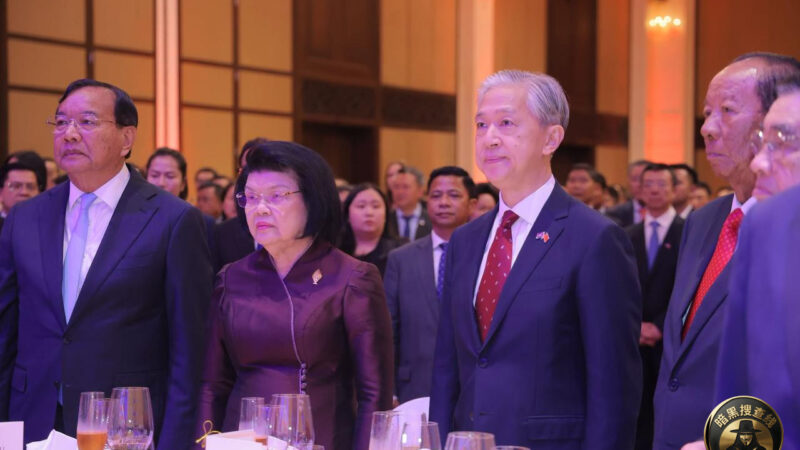 中国驻柬大使馆举行国庆77周年招待会

昨天，中国驻柬埔