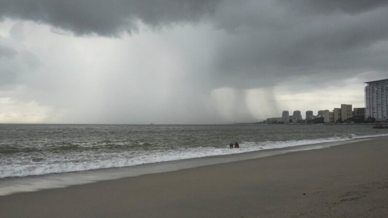 Hurricane Trudy threatens Mexican coast with flooding, mudslides